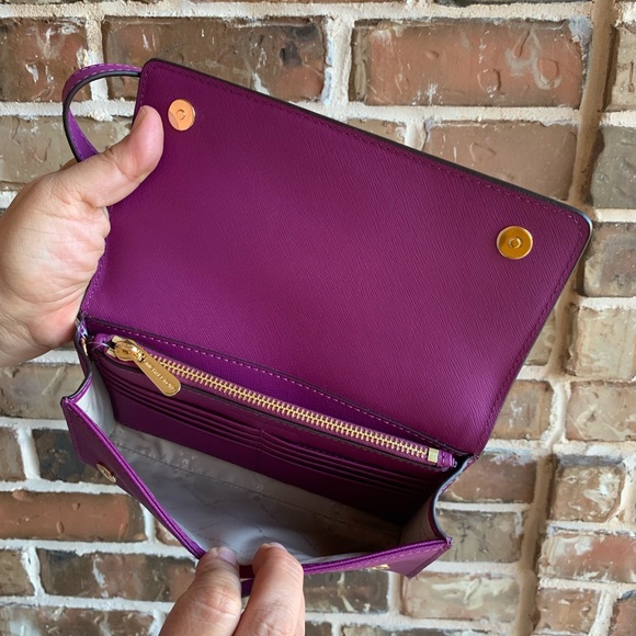 NEW Michael Kors Travel Crossbody - Picture 3 of 4